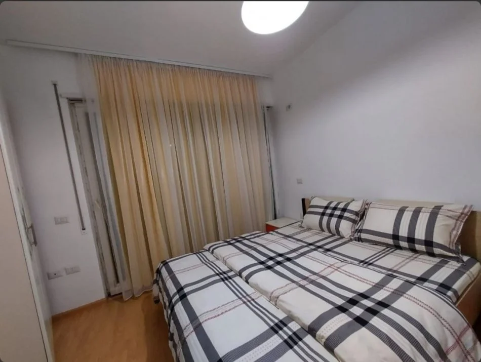 Tirane, jepet me qera apartament 2+1 Kati 3, 80 m² 700 € (Rruga e dibres)