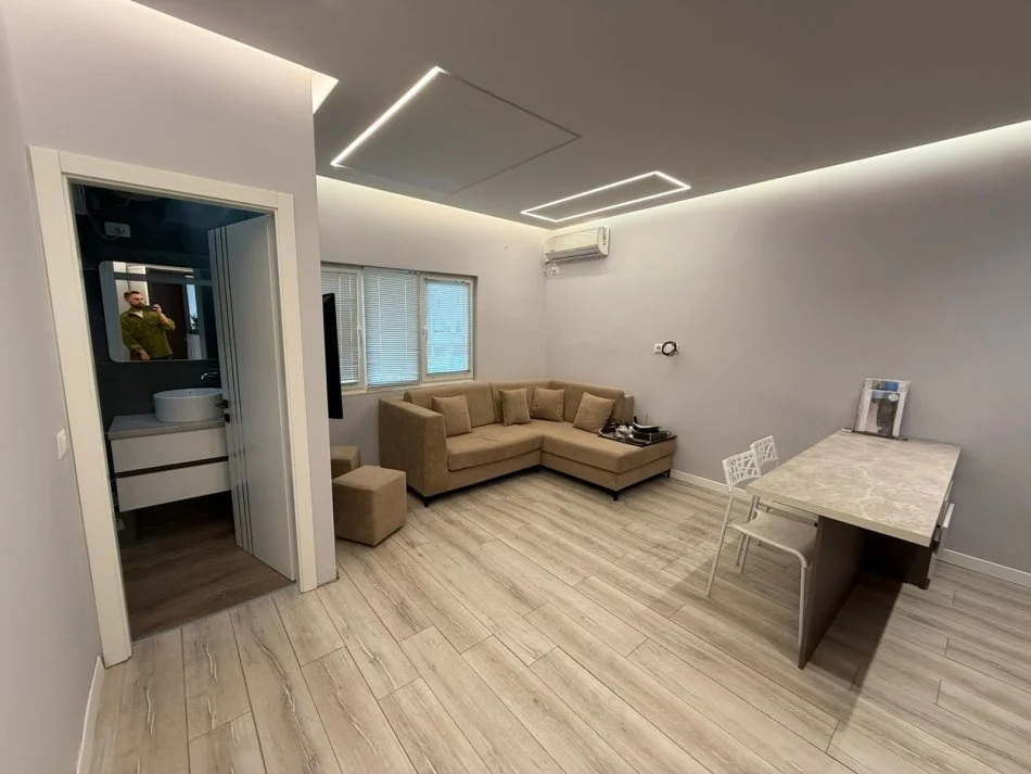 Tirane, jepet me qera apartament 1+1 Kati 6, 49 m² 550 € (Hoxha tahsim)