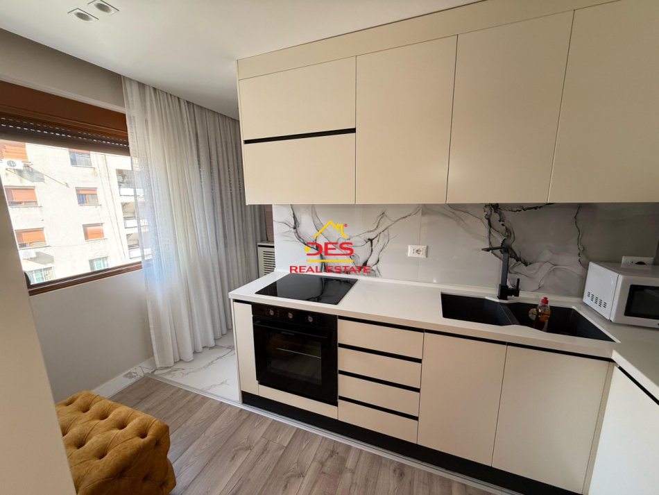 Vlore, jepet me qera apartament 1+1+Ballkon Kati 4, 70 m² 300 € (Rruga Osman Haxhiu)