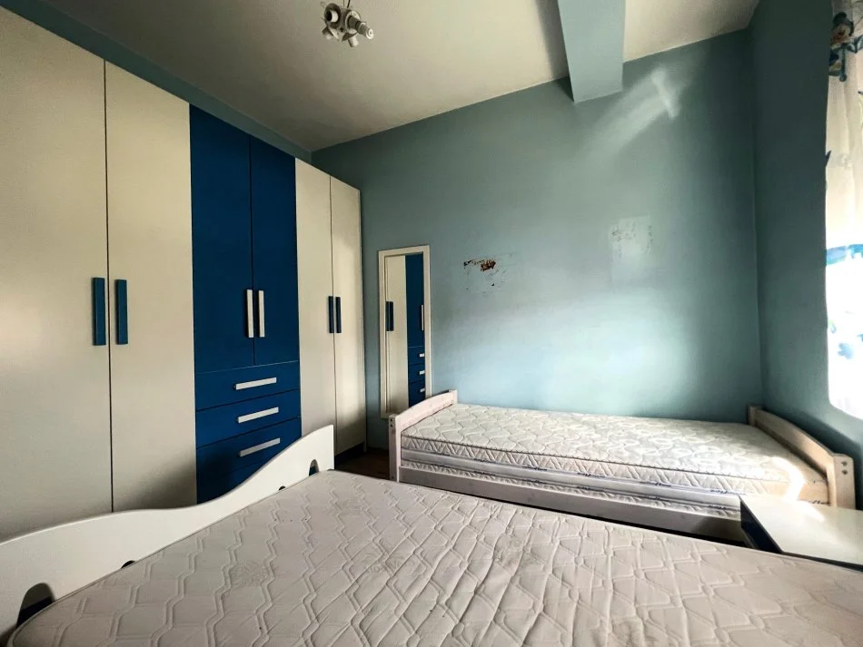 Tirane, jepet me qera Vile 3+1+Aneks+Ballkon Kati 1, 140 m² 650 € (sauk)