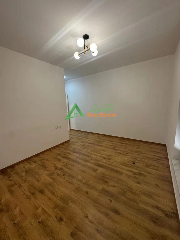 Tirane, jepet me qera apartament 2+1+Ballkon Kati 3, 75 m² 800 € (Kompleksi Delijorgji)