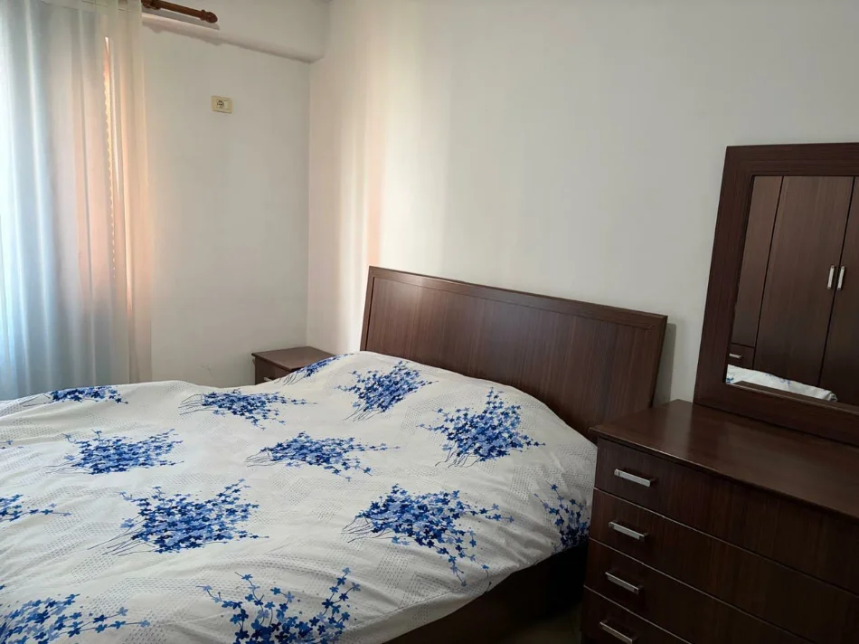 Tirane, jepet me qera apartament 3+1 Kati 2, 118 m² 600 € (Jordan Misja prane Lavazh 007)