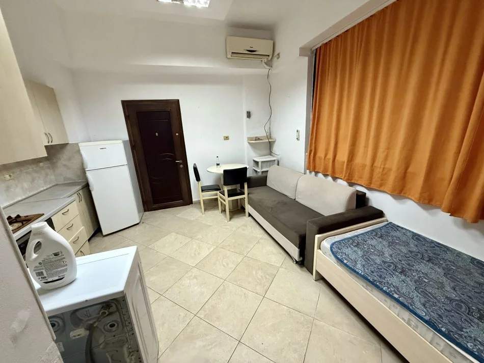 Tirane, jepet me qera garsonier Kati 2, 30 m² 300 € (Rruga e Kavajes)