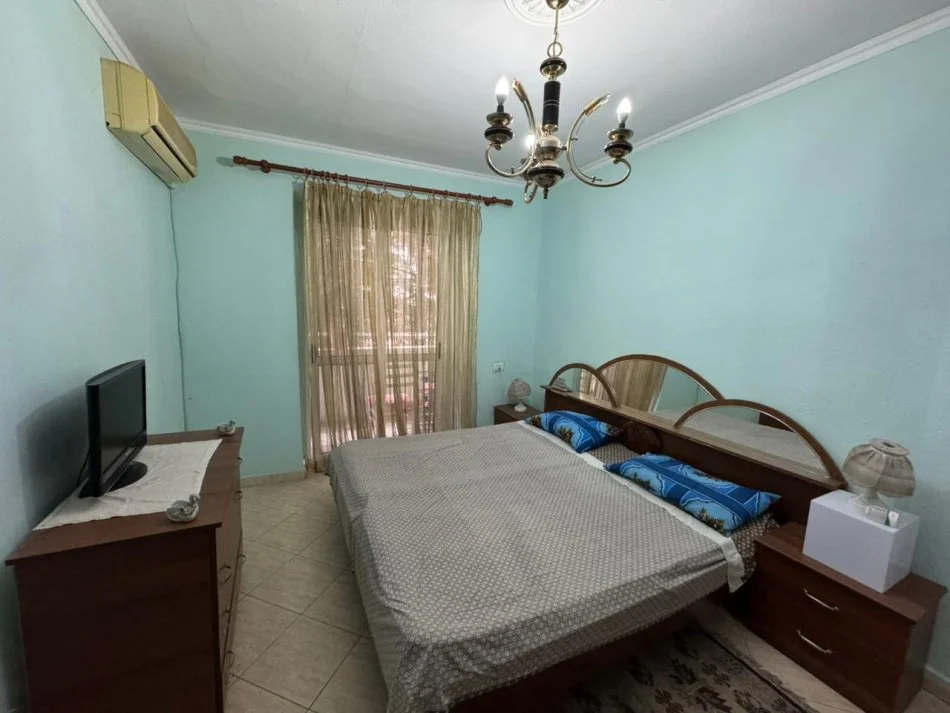 Tirane, jepet me qera apartament 3+1+Ballkon Kati 2, 100 m² 700 € 