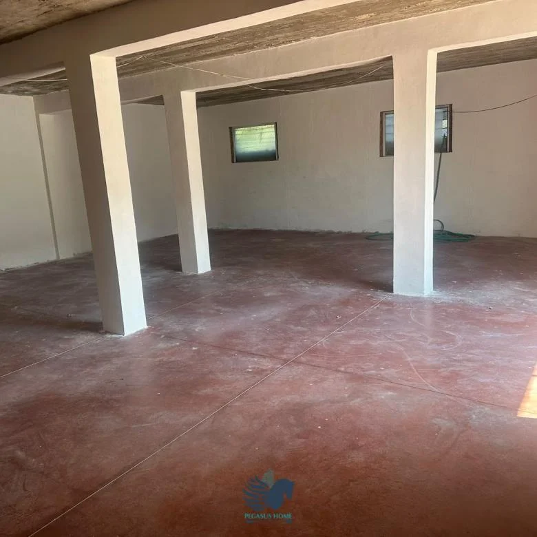 Tirane, jepet me qera magazine Kati 0, 120 m² 700 € (Rruga Nezir Gorca)