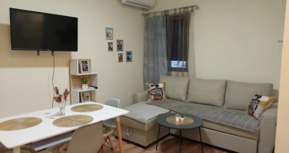 Tirane, jepet me qera apartament 1+1+Ballkon Kati 1, 65 m² 600 € (Myslym shyri)