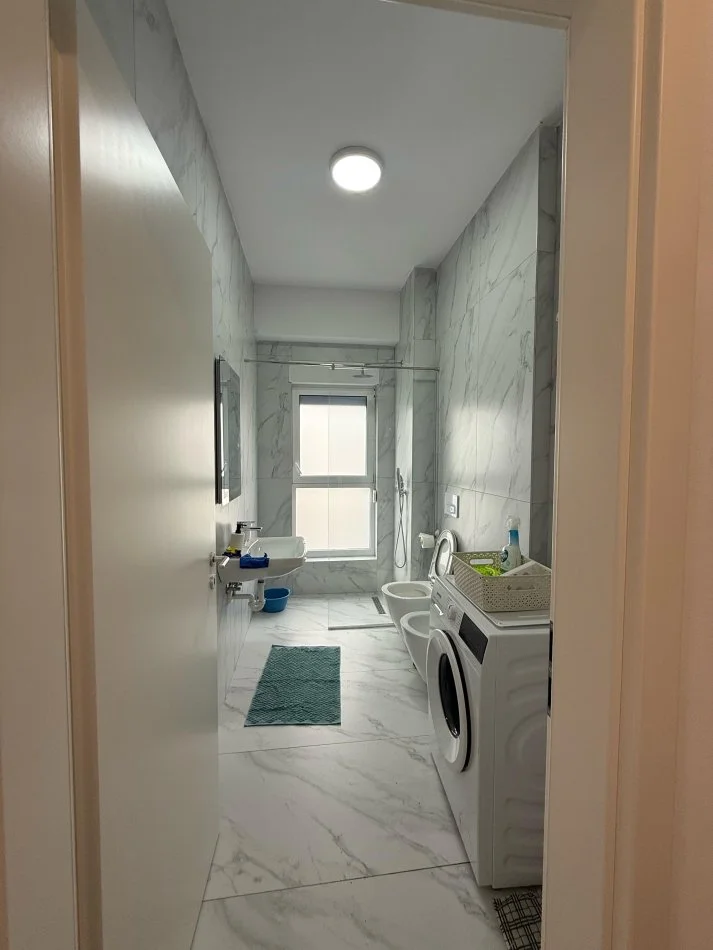 Tirane, jepet me qera apartament 1+1 Kati 3, 70 m² 450 € (Ali demi)