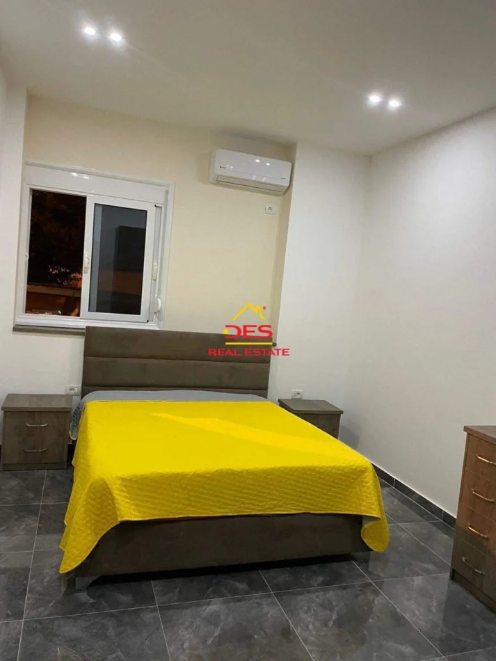 Vlore, jepet me qera apartament 1+1 Kati 0, 65 m² 300 € (Rruga Shyqyri Ali Merka)
