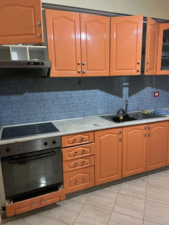 Tirane, jepet me qera apartament 2+1+Ballkon Kati 2, 100 m² 500 € STACIONI I TRENIT
