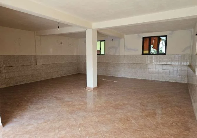 Tirane, jepet me qera ambjent biznesi Kati 0, 152 m² 450 € (Rruga Ali Demi)