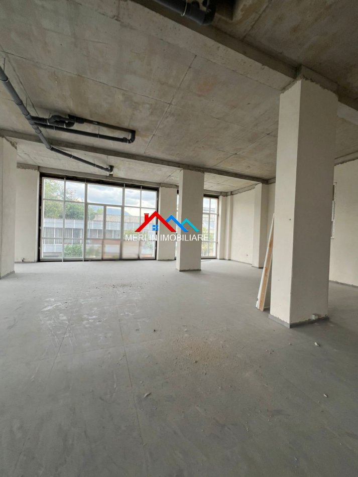 Tirane, jepet me qera ambjent biznesi Kati 1, 550 m² 3.000 € (PASKUQAN)