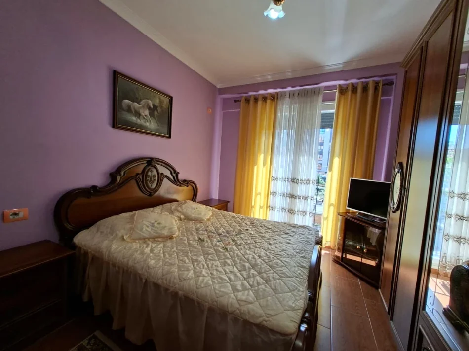 Tirane, jepet me qera apartament 1+1 Kati 2, 500 € 