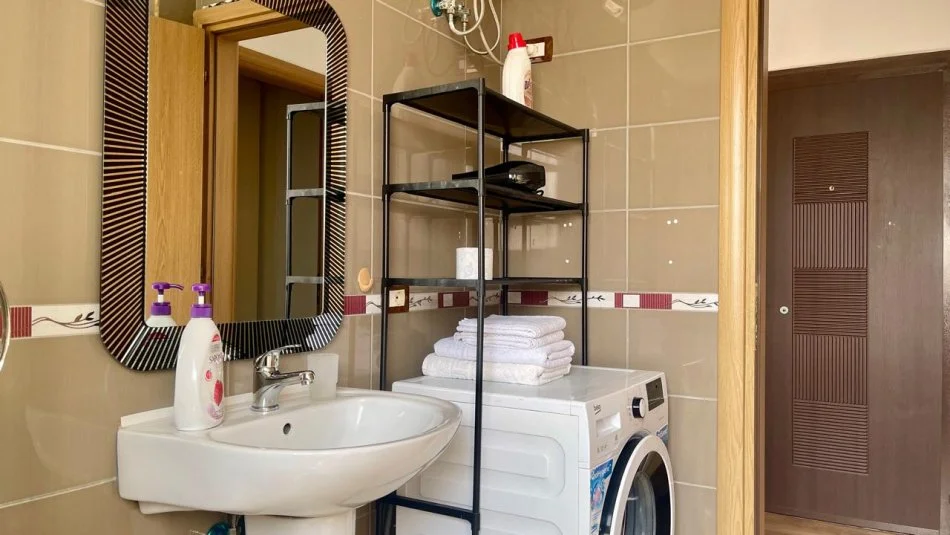 Tirane, jepet me qera apartament 1+1+Ballkon Kati 7, 70 m² 700 € (pazari i ri)