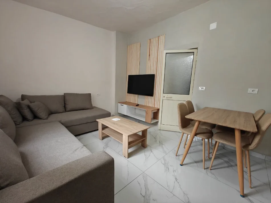 Tirane, jepet me qera apartament 1+1 Kati 2, 45 m² (Porcelan 530581010-83))