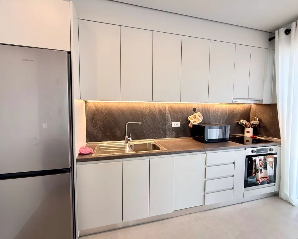 Tirane, shitet apartament 2+1/ Garazh Kati 6, 92 m² 210.000 € (Ali Demi)