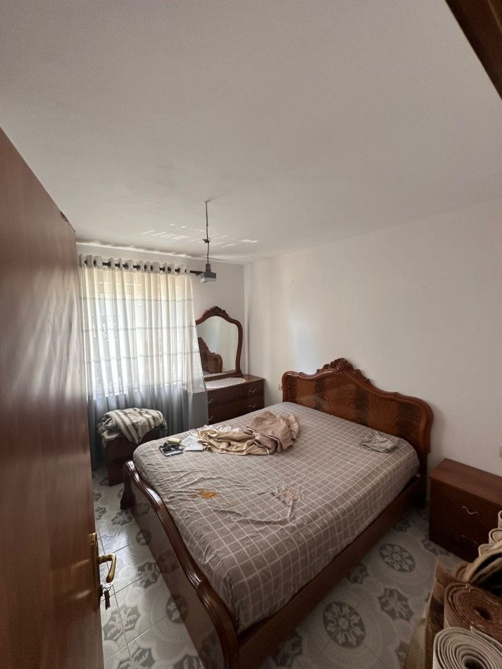 Tirane, jepet me qera apartament 1+1 Kati 1, 100 m² 350 € (Babrru)