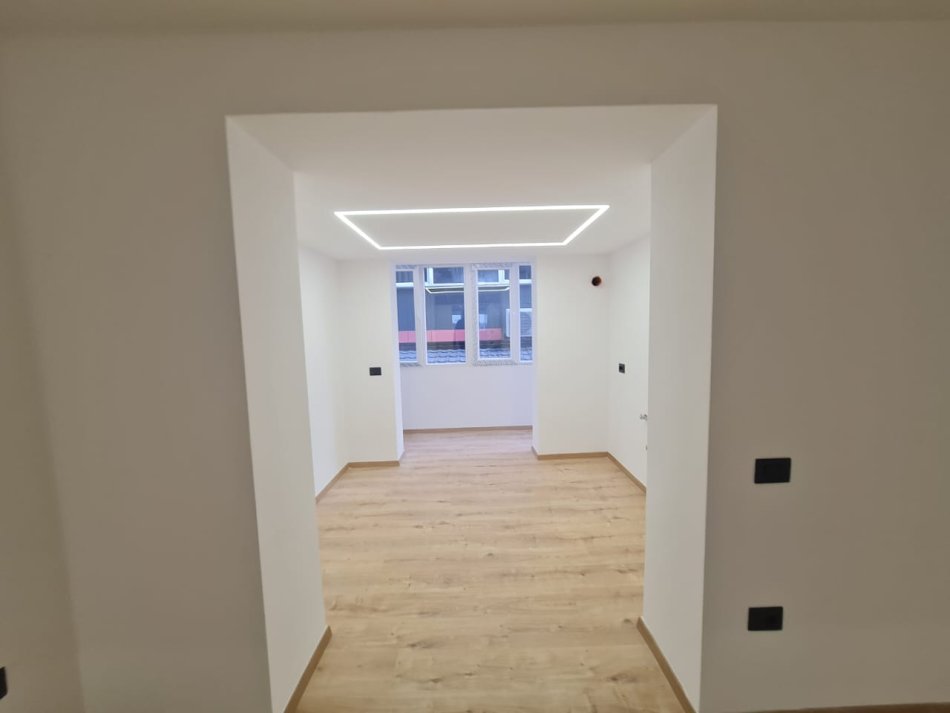 Tirane, jepet me qera zyre Kati 2, 107 m² 1.800 € (Blloku)