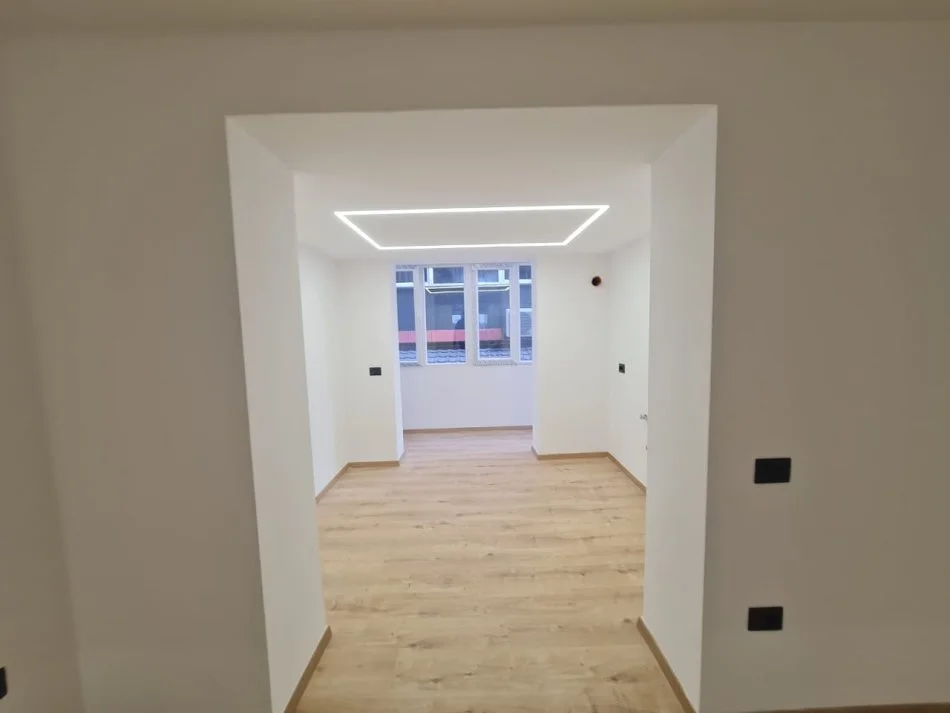 Tirane, jepet me qera zyre Kati 2, 107 m² 1.800 € (Blloku)