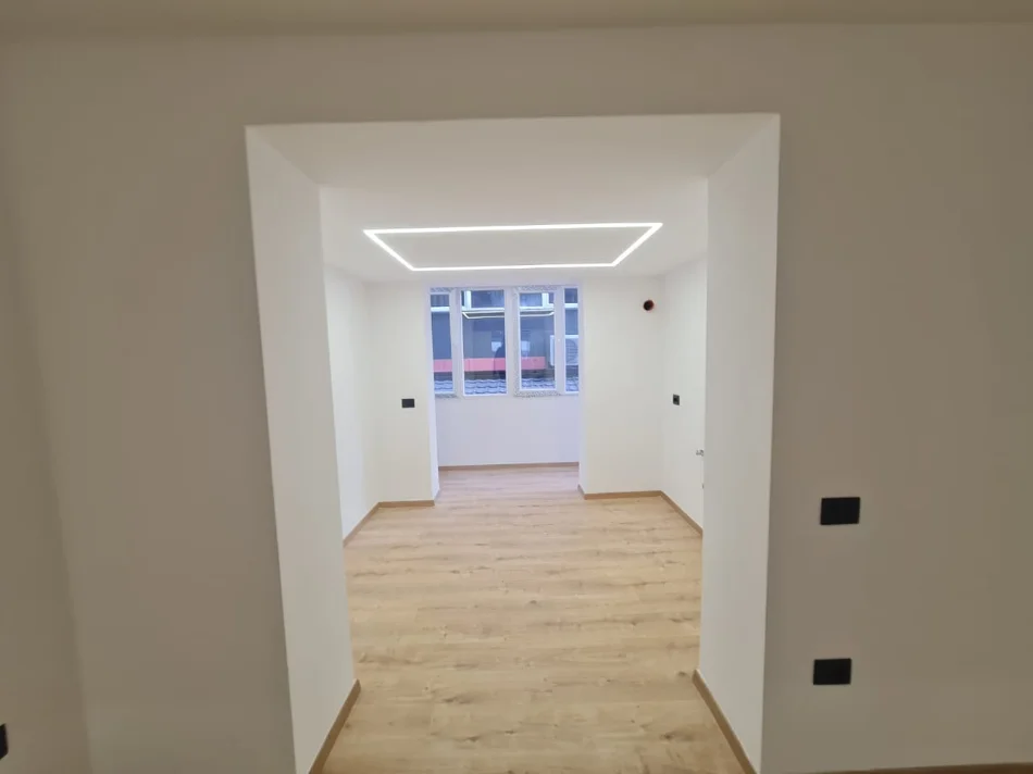Tirane, shitet ambjent biznesi Kati 2, 107 m² 320.000 € (Bllok)