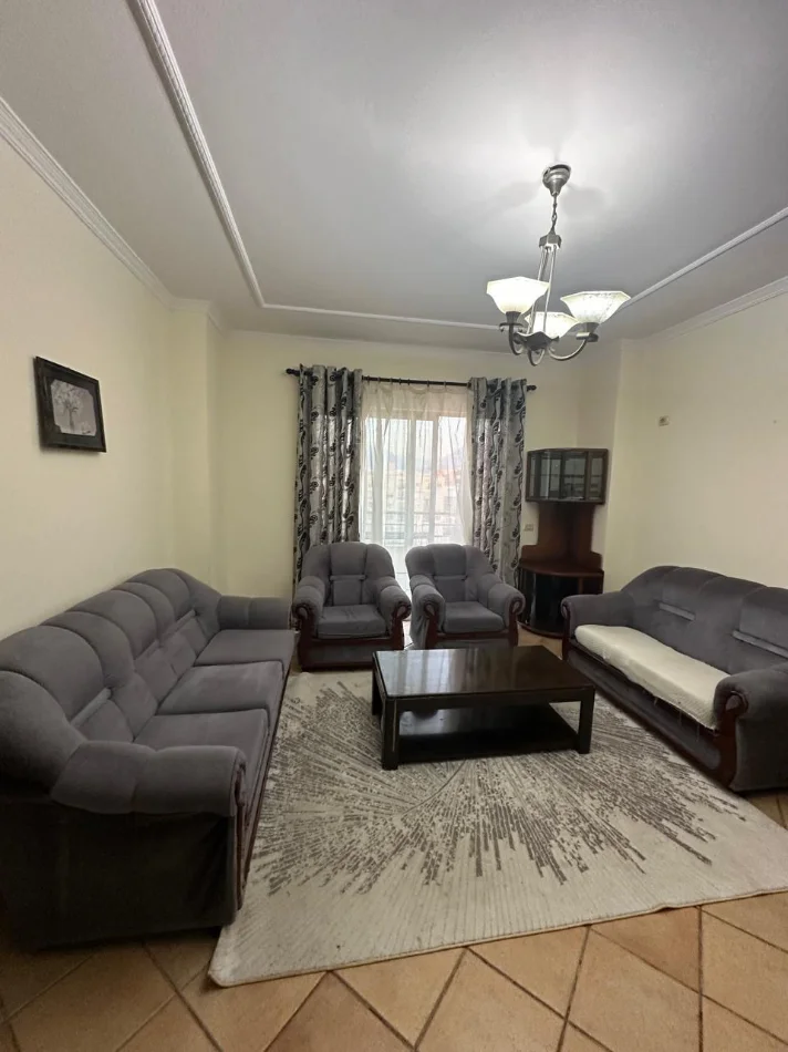 Tirane, jepet me qera apartament 2+1 Kati 7, 105 m² 400 € (Rruga Astrit Losha)
