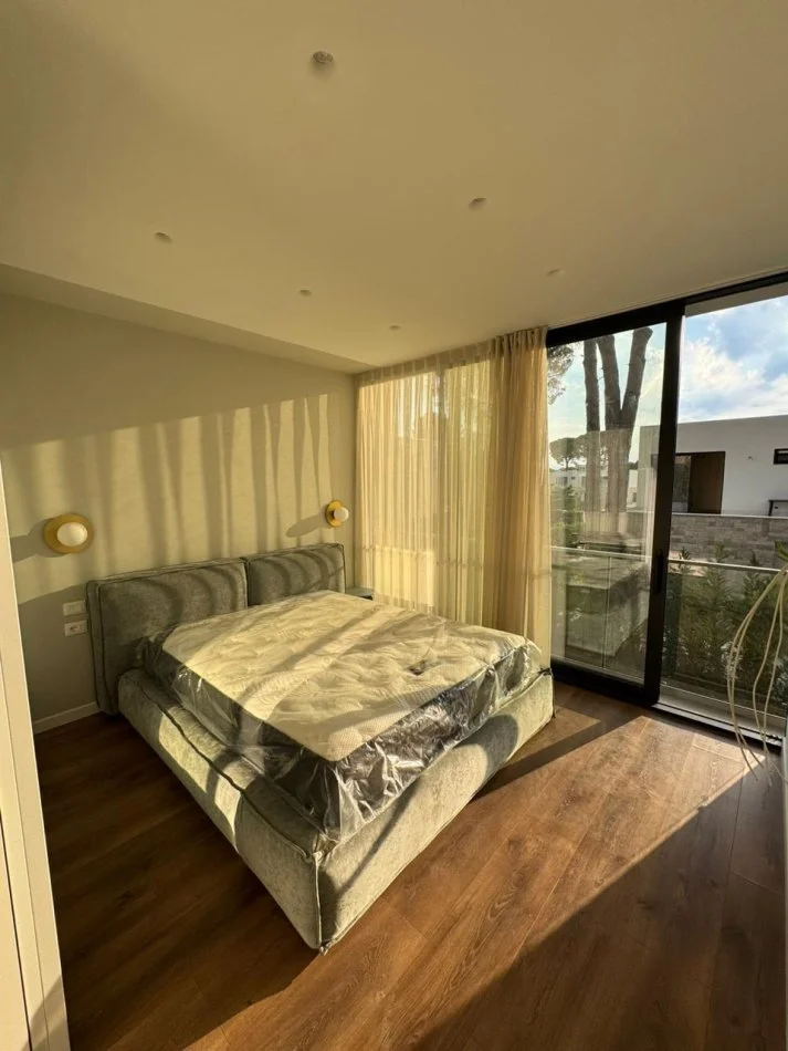 Tirane, shitet Vile 2 Katshe , 360 m² 790.000 € (Gjiri i Lalzit)