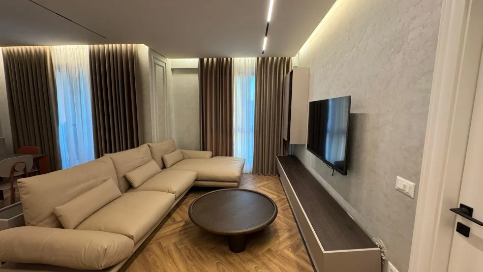 Tirane, jepet me qera apartament 2+1+Ballkon Kati 8, 117 m² 1.500 € (Myslym Shyri)