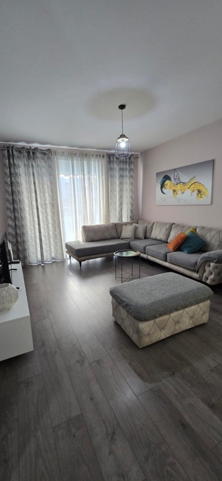 Tirane, jepet me qera apartament 1+1+Ballkon Kati 4, 75 m² 550 € 