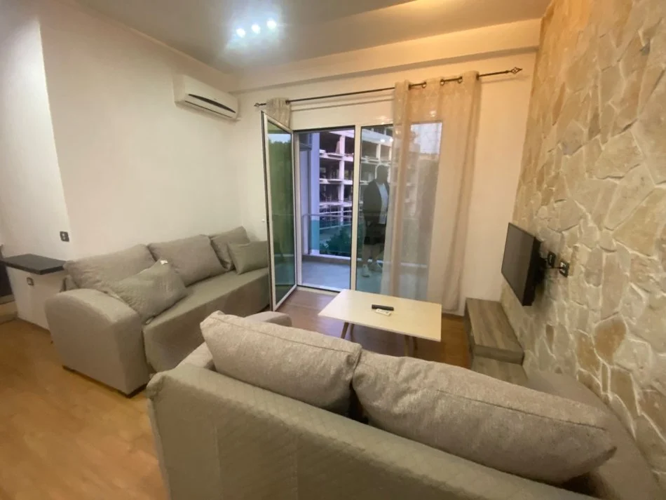 Tirane, jepet me qera apartament 1+1+Ballkon Kati 2, 66 m² 500€ (Liqeni i Thate Kompleksi Bora)