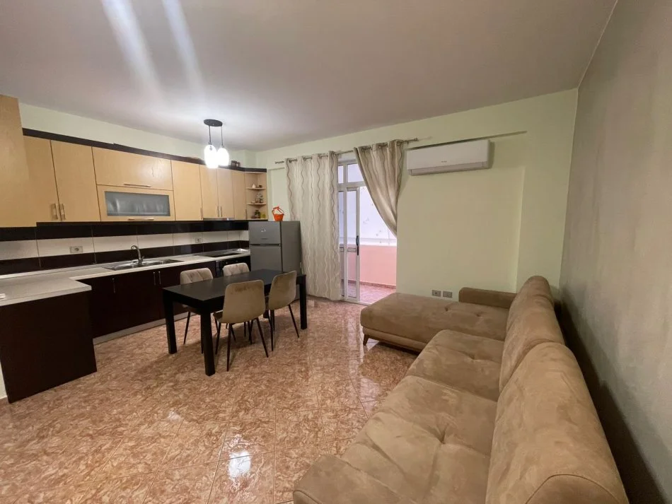 jepet me qera apartament 2+1 tek ura e nisherakut 600 €