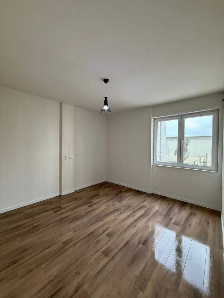 Tirane, jepet me qera apartament 1+1+Ballkon Kati 1, 58 m² 430 € (Univers City)