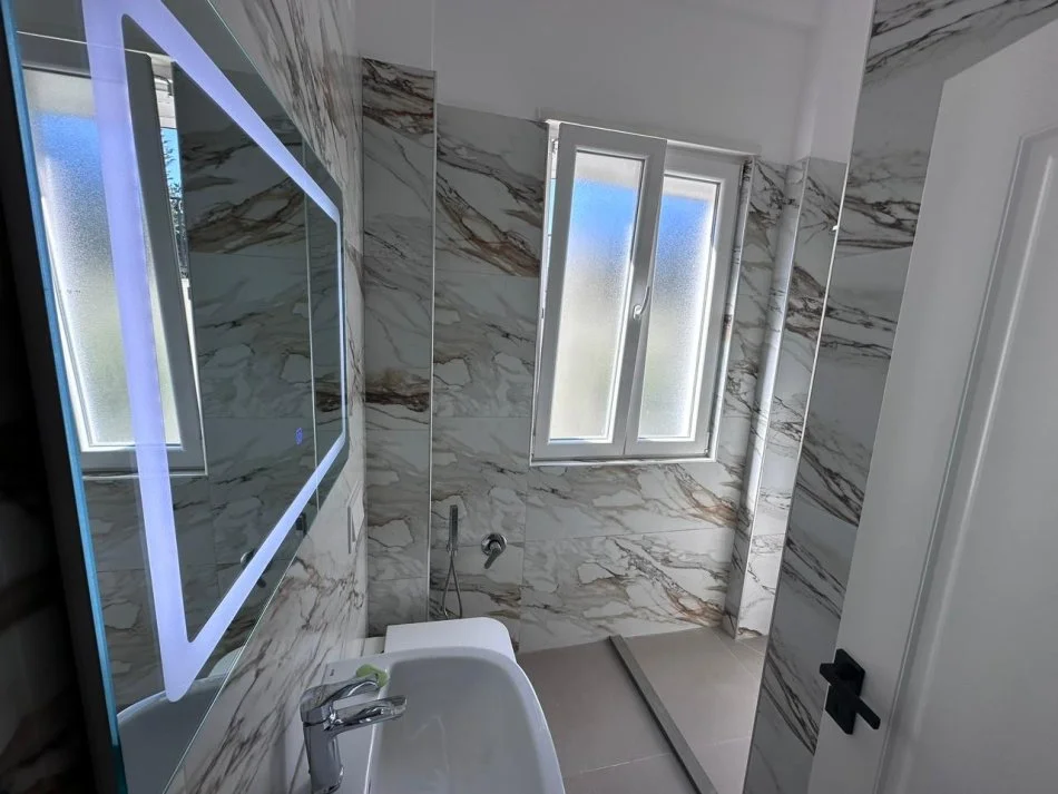 Tirane, jepet me qera Vile , 1.675 m²