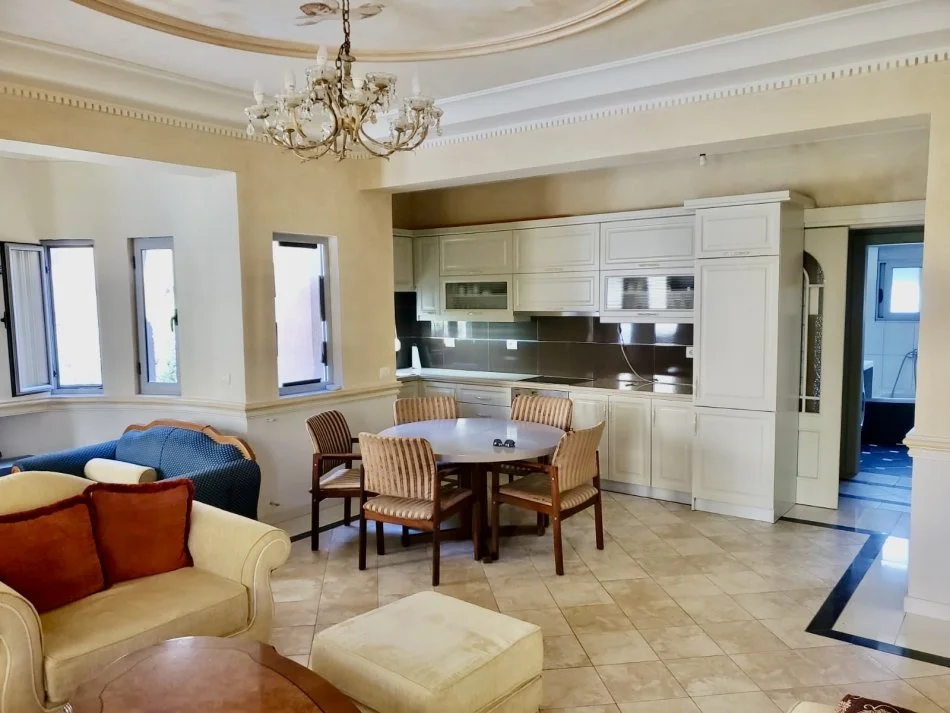 Radhime - Orikum, shitet Vile 4+1+Ballkon Kati 1, 170 m² 330.000 € (Orikum - Qender)