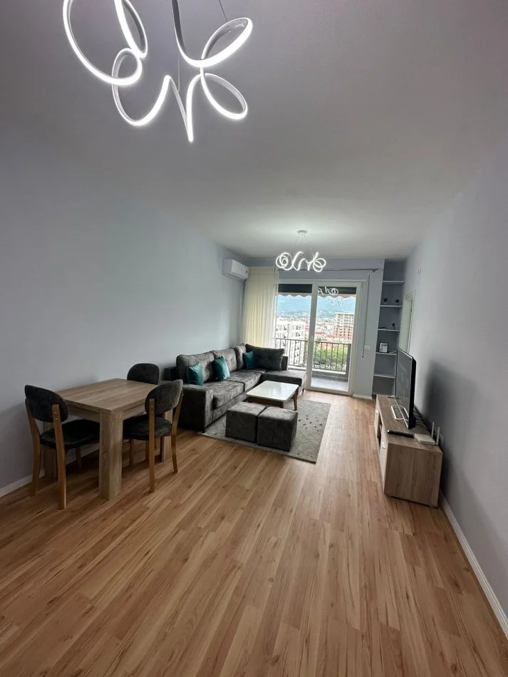 Tirane, jepet me qera apartament 2+1 Kati 7, 75 m² 500 € (Rr. 5 Maj)