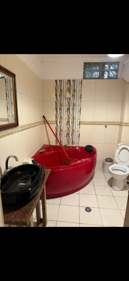 Tirane, jepet me qera apartament 2+1 Kati 5, 100 m² 600 € (Bar Oslo Rruga Bardhyl)