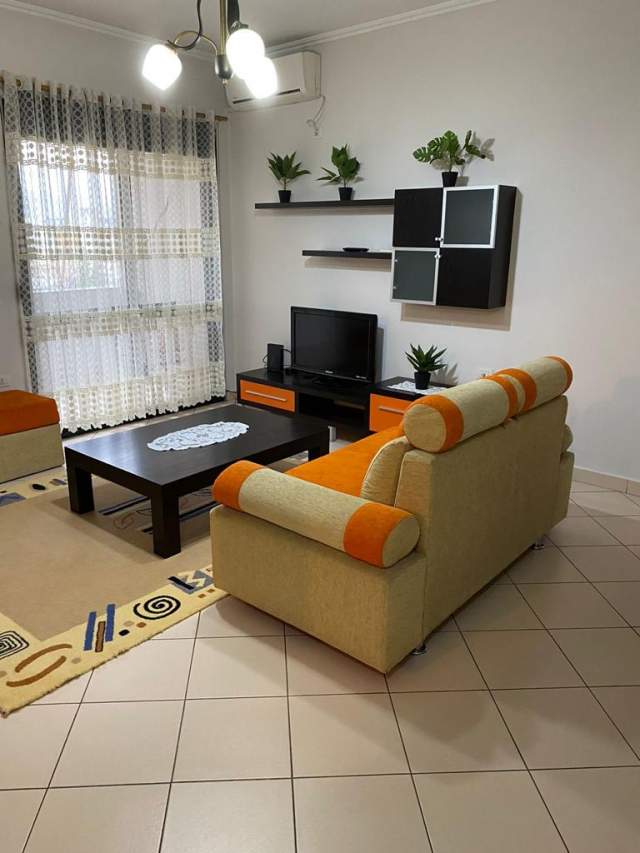 Tirane, jepet me qera apartament 1+1 Kati 5, 80 m² 450 Euro (rruga e kavajes)