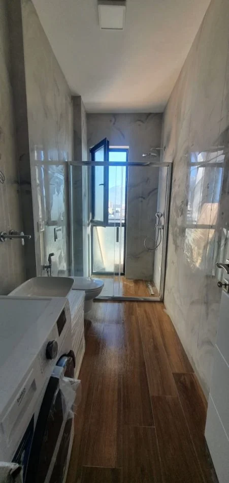 Tirane, jepet me qera apartament 1+1 Kati 6, 63 m² 550 € (Farmacia 10)