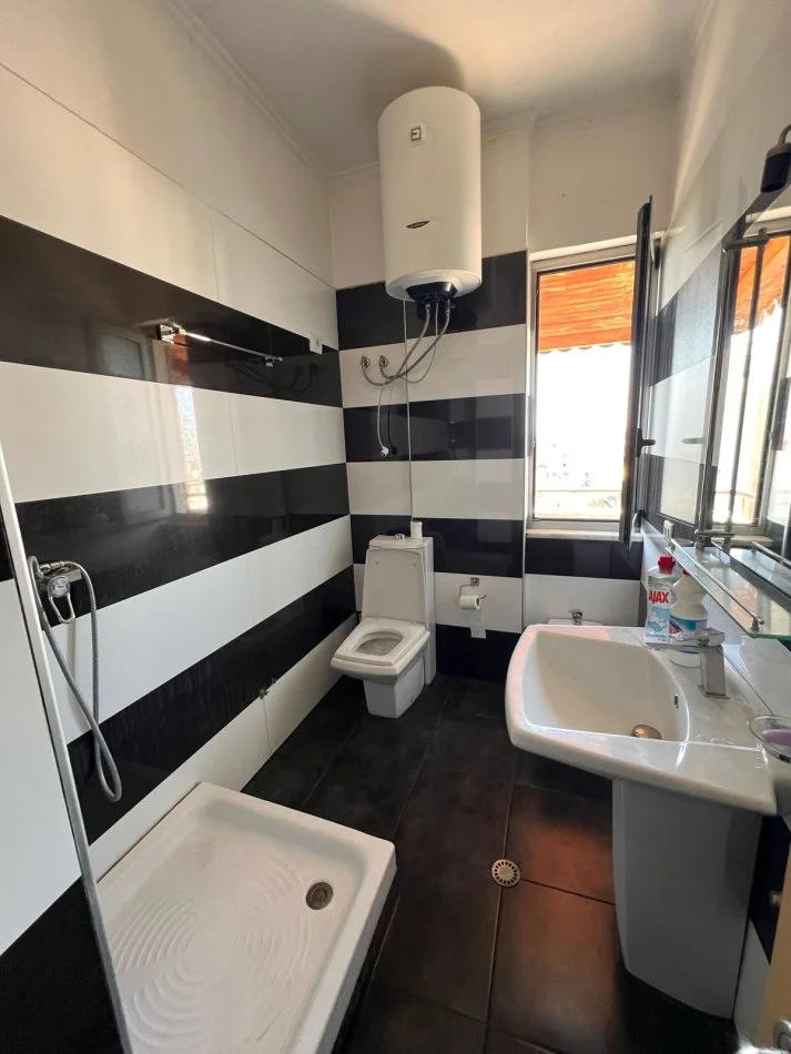 Tirane, jepet me qera apartament 2+1 Kati 7, 110 m² 600 € (QIRA APARTAMENT 2+1 TEK ELEONORA!)