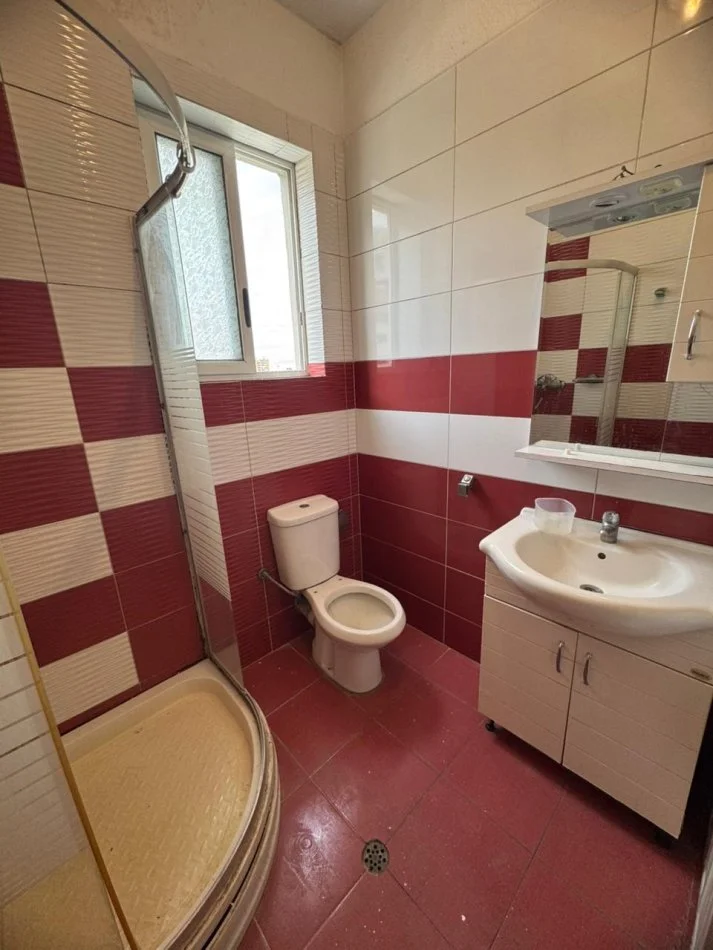 Tirane, jepet me qera apartament 2+1+Ballkon Kati 3, 80 m² 400 € (Te rrethi ne Astir)