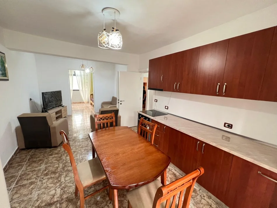 Tirane, jepet me qera apartament 2+1 Kati 3, 60 m² 500 € (Prane Karburant Gazheli)