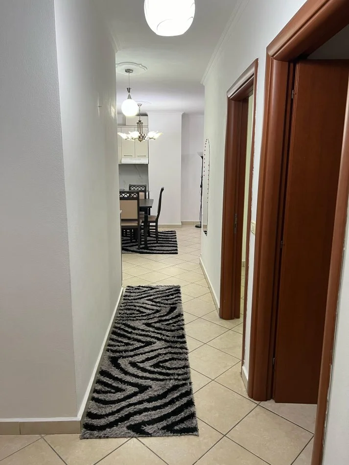 Tirane, jepet me qera apartament 2+1+Ballkon Kati 4, 86 m² 600 € (rruga Bilal Golemi)