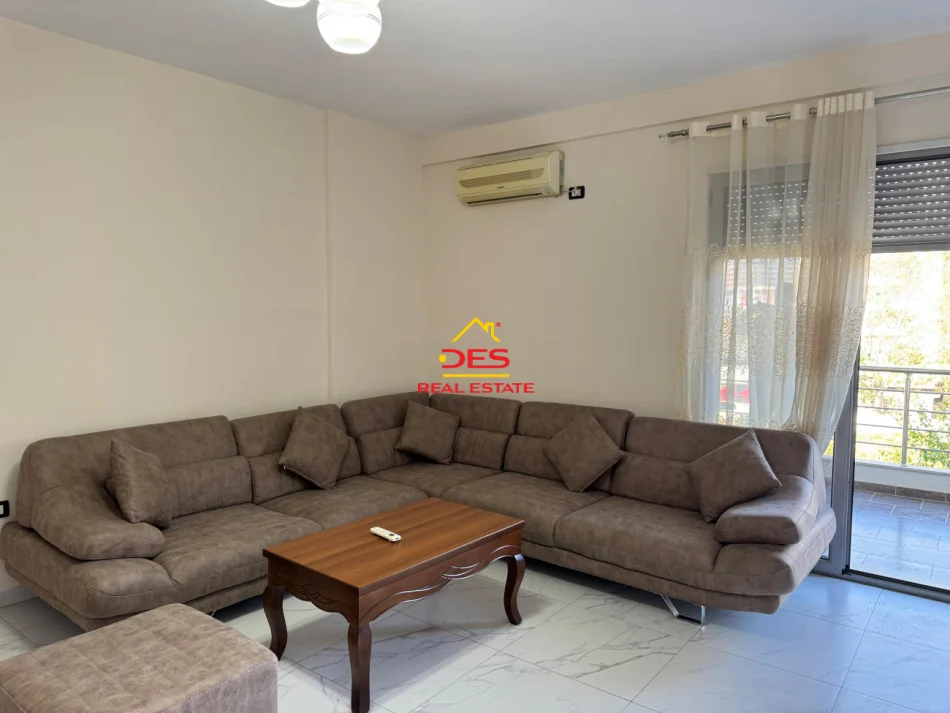 Vlore, jepet me qera apartament 1+1+Ballkon Kati 3, 70 m² 350 € (Rruga Çamëria)