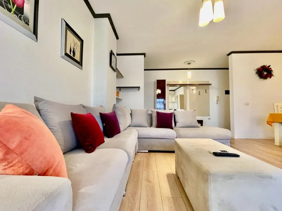 Tirane, jepet me qera apartament 1+1 , (air albania stadium)