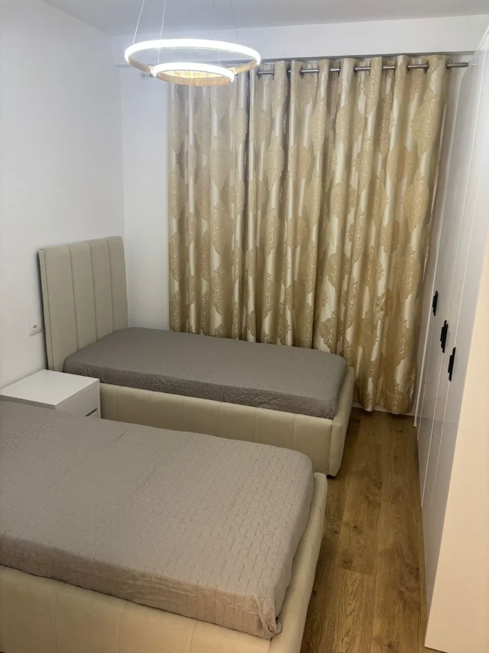 Tirane, jepet me qera apartament 2+1 Kati 2, 102 m² 800 € 