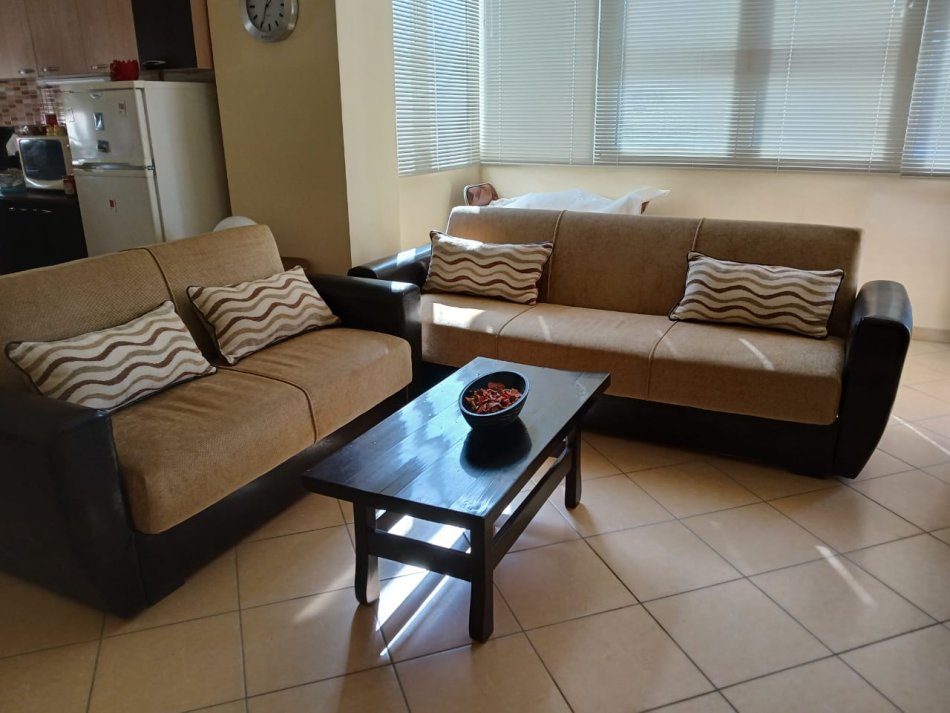 Tirane, jepet me qera apartament 2+1+Ballkon Kati 3, 85 m² 550 € (Kodra e Diellit)