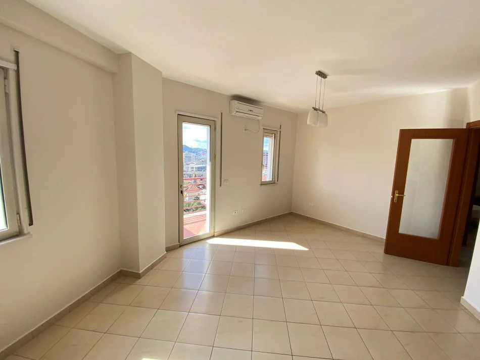 Tirane, shitet apartament 2+1+Ballkon Kati 7, 78 m² 143.000 € (Rruga Ndre Mjeda)