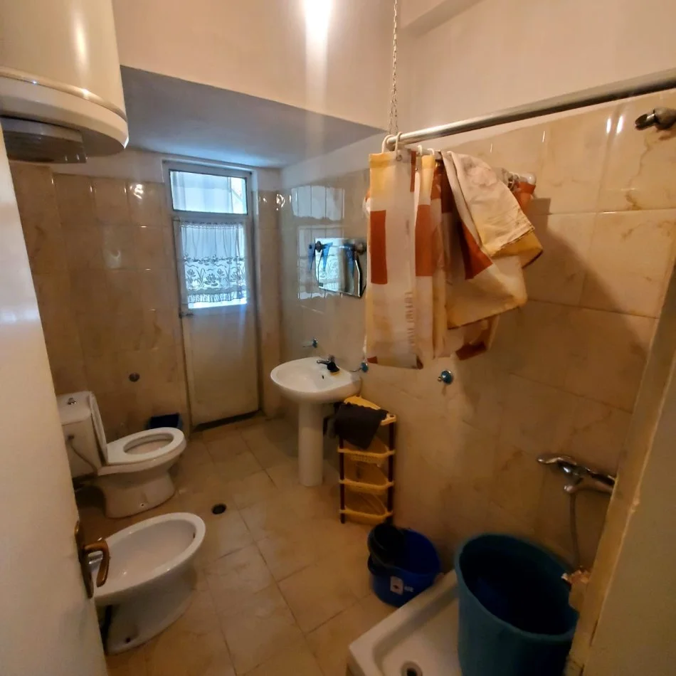 Tirane, jepet me qera 2+1+Ballkon Kati 2, 75 m² 400 € (Medreseja)