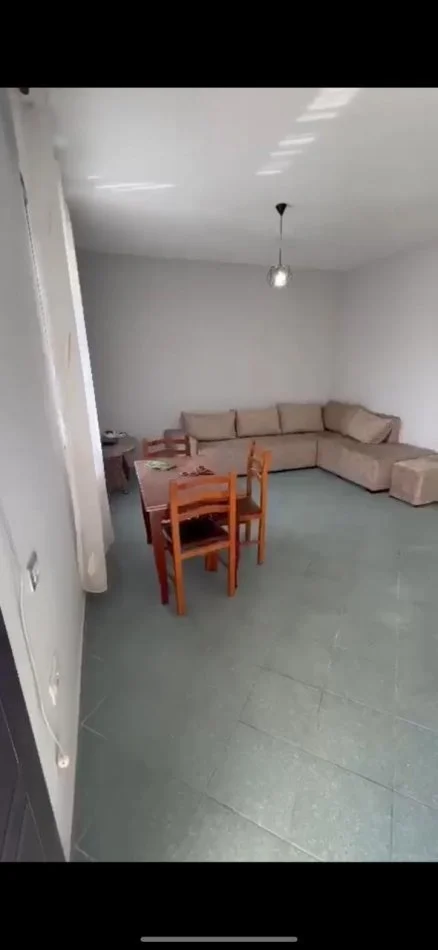 Tirane, jepet me qera shtepi 2+1 Kati 1, 70 m² 500 € (Laprak)