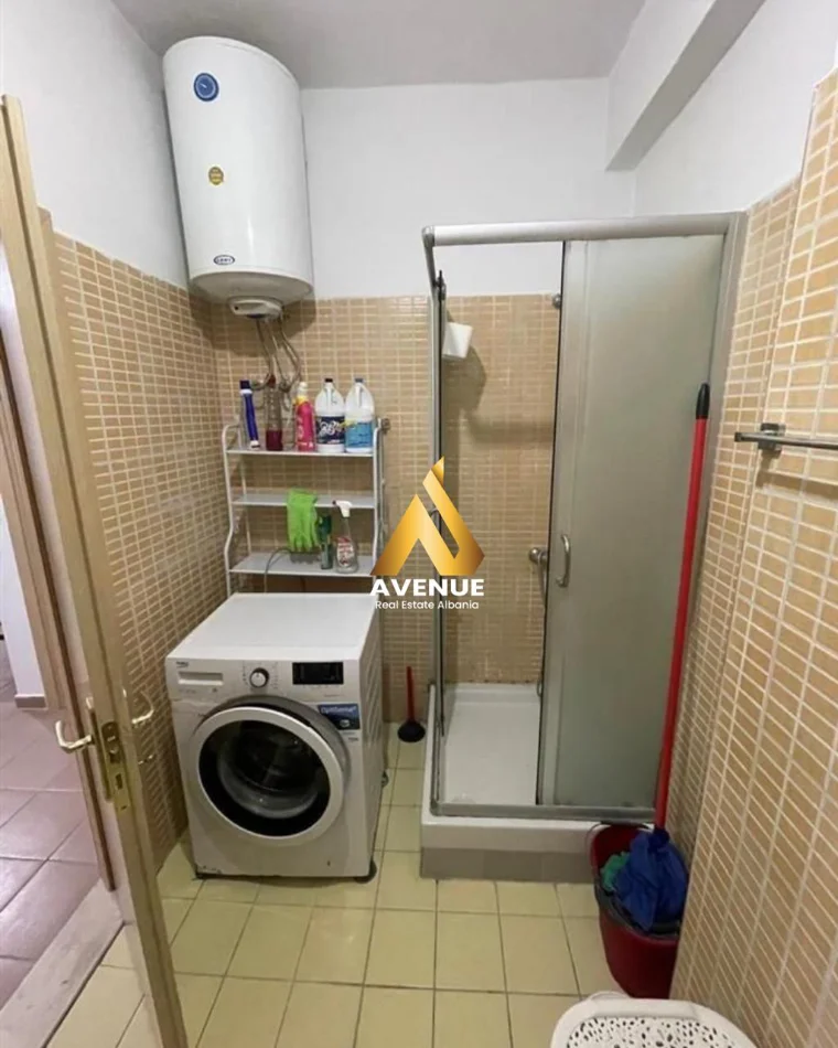 Tirane, jepet me qera apartament 1+1+Ballkon Kati 7, 65 m² 415 € (Rruga Sokrat Miho) Astir Kompleksi Fratari