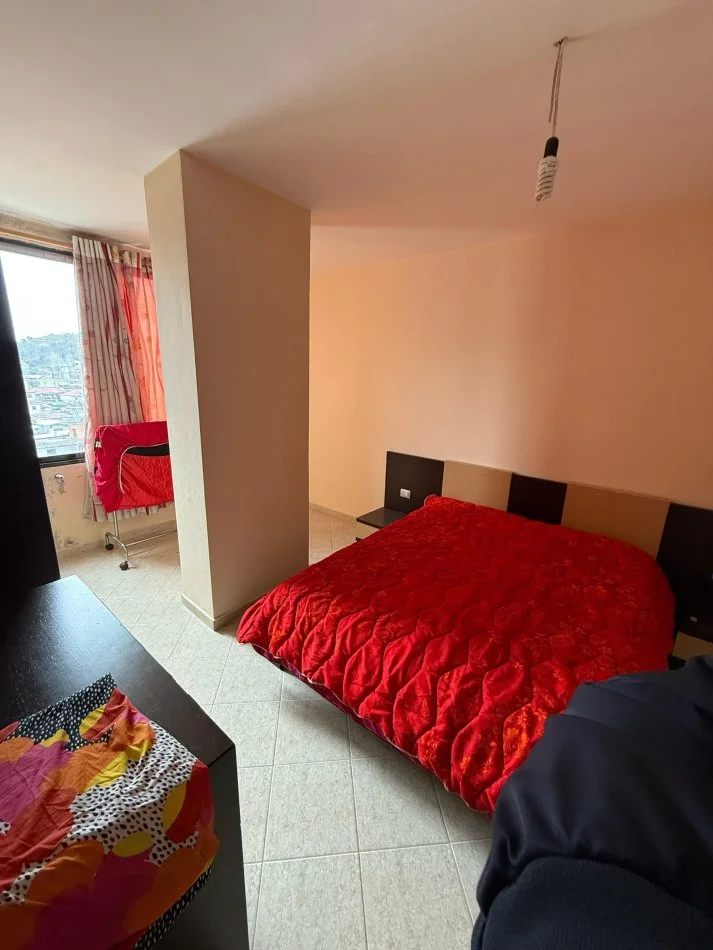 Tirane, jepet me qera apartament 1+1 , 350 € (Misto Mame)