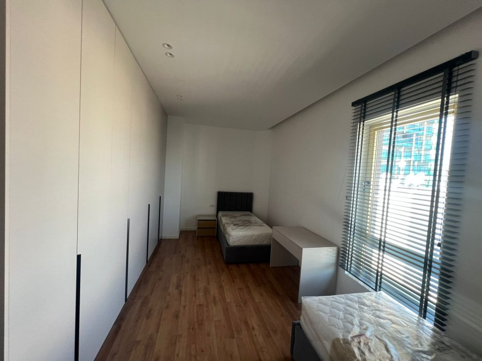 Tirane, jepet me qera apartament 3+1+Ballkon Kati 7, 134 m² 2.100 € (Rruga Faik Konica)